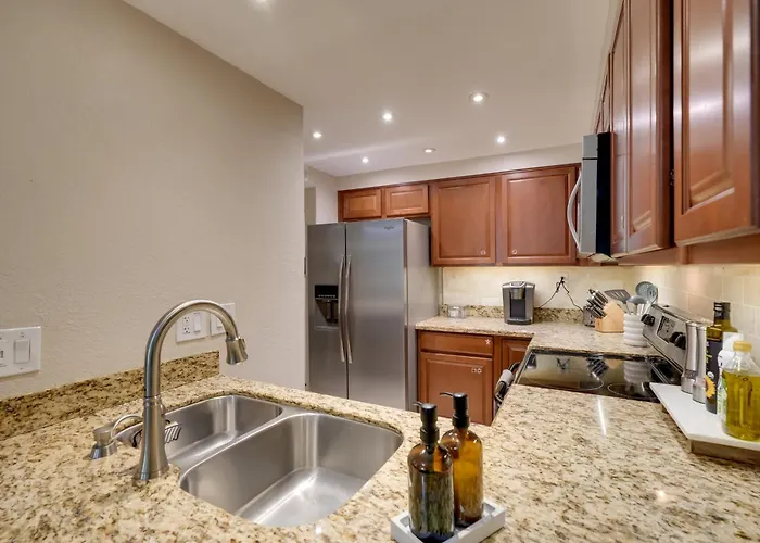 Easy Living In Old Town: W/ Pool Access! *