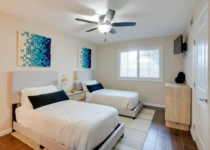 Easy Living In Old Town: W/ Pool Access! *