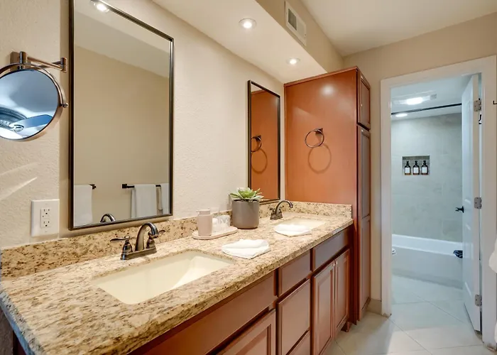 Easy Living In Old Town: W/ Pool Access! *